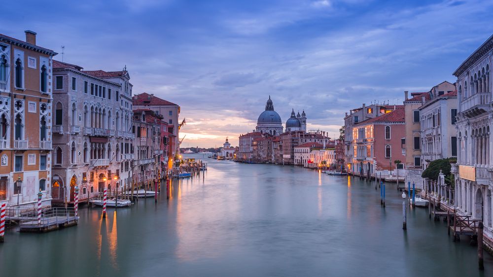 Do Benátek se vracejí turisté. Většinou Italové